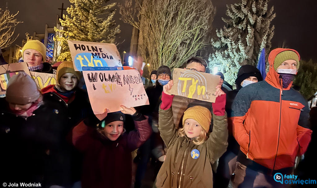 Oświęcim i Kęty dołączyły do wielu polskich miast, w których w niedzielę odbyły się manifestacje przeciwko ustawie lex TVN.