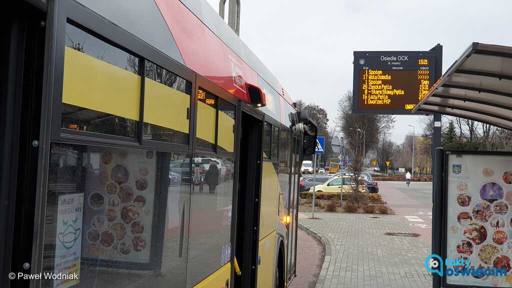 Pasażerowie komunikacji miejskiej w Oświęcimiu znów mogą korzystać z niemal wszystkich świetlnych tablic informacyjnych na przystankach.