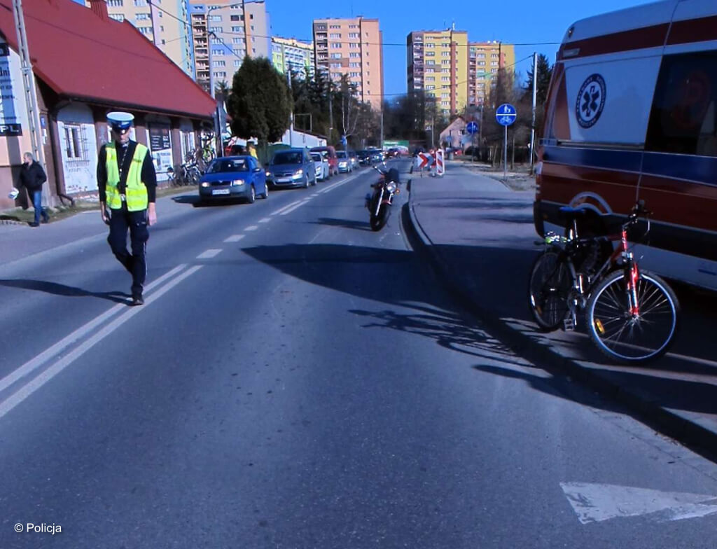 W poniedziałek po południu na ulicy Zaborskiej zderzyły się dwa jednoślady - rower i motocykl. Przyczyną wypadku było nieustąpienie pierwszeństwa.