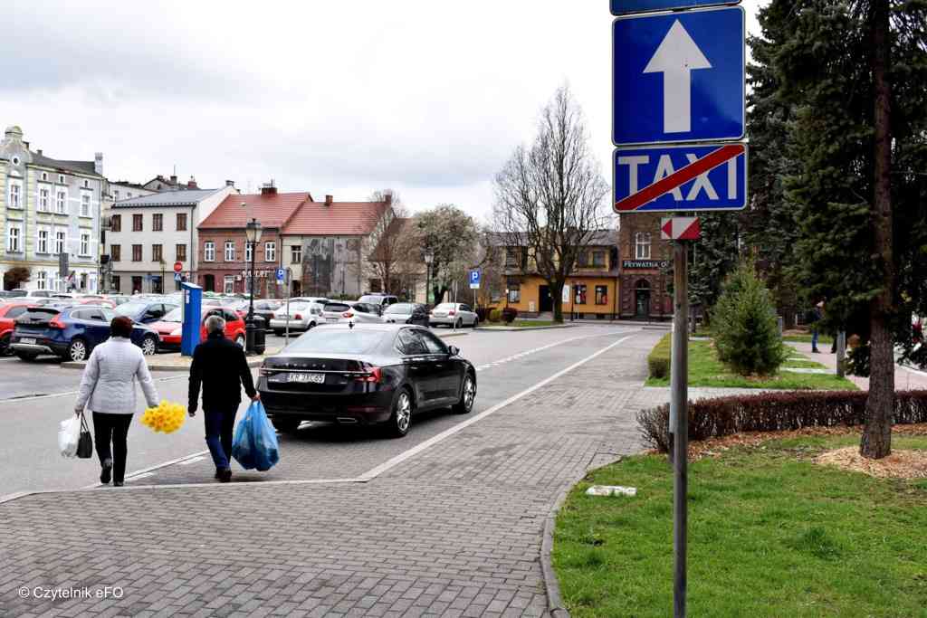 1 marca prezydent Oświęcimia zaparkował samochód na postoju dla taksówek. 10 kwietnia na tym samym postoju stanęła członek zarządu województwa.