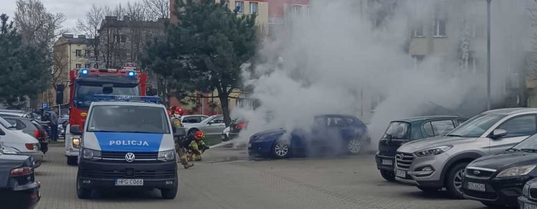 Samochód palił się na parkingu – FOTO
