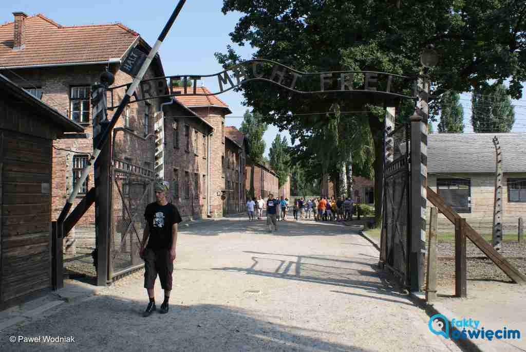 Mieszkańcy Oświęcimia i okolic, chcący poznać dzieje niemieckiego nazistowskiego obozu Auschwitz, mogą wziąć udział w nowym projekcie edukacyjnym.