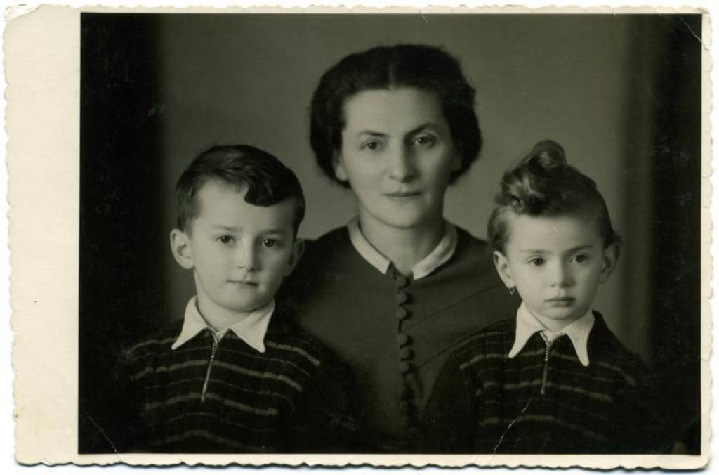 Pracownicy zbiorów muzeum Auschwitz-Birkenau w jednym z dziecięcych bucików odnaleźli dane ich właścicielki. Była nią mała czeska Żydówka.