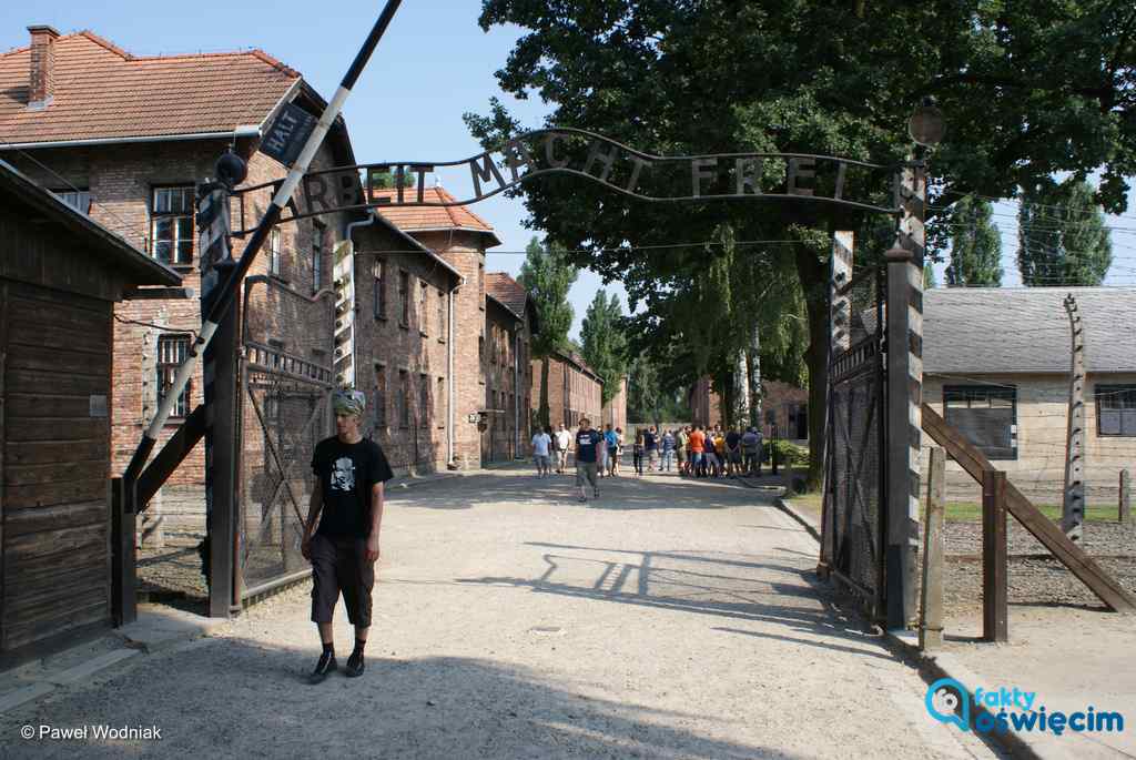 82 lata temu, 14 czerwca 1940 roku 728 osadzonych w więzieniu w Tarnowie Polaków trafiło do nowo utworzonego obozu koncentracyjnego Auschwitz.