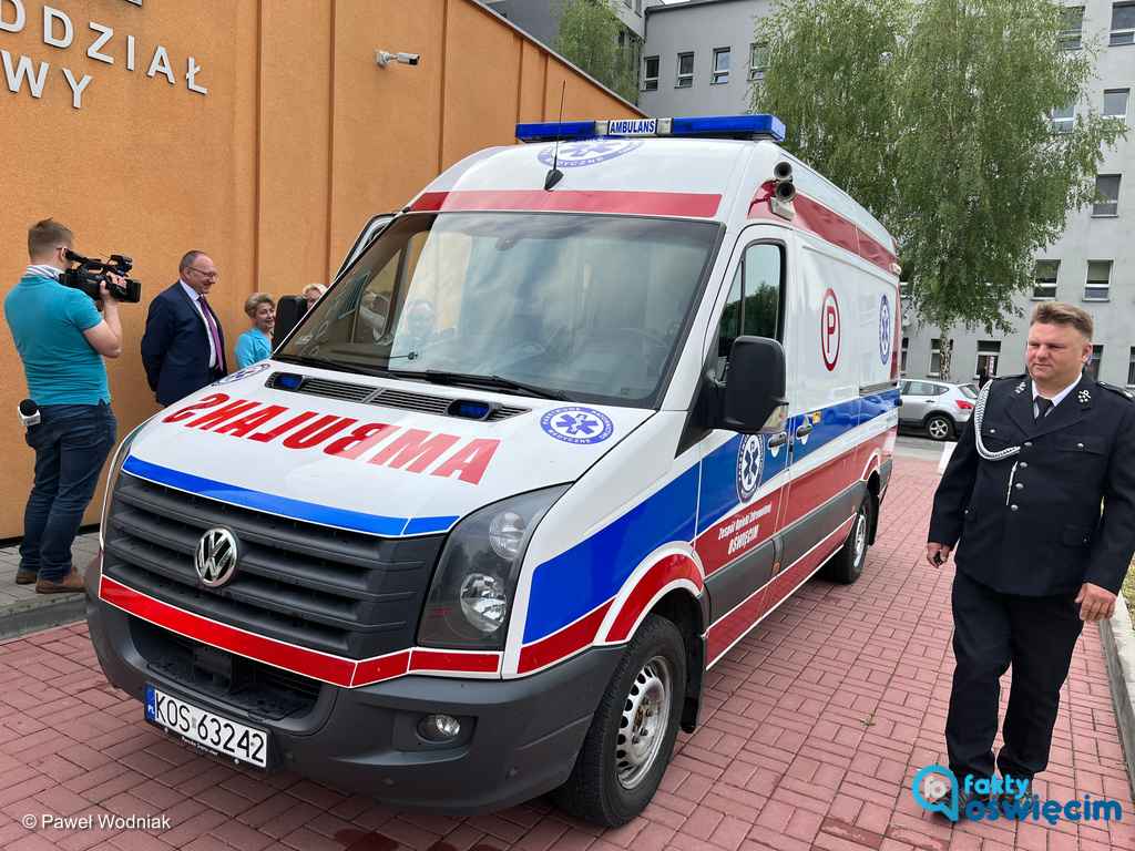 Szpital Powiatowy w Oświęcimiu podarował Ochotniczej Straży Pożarnej (OSP) w Jawiszowicach dziewięcioletni ambulans.