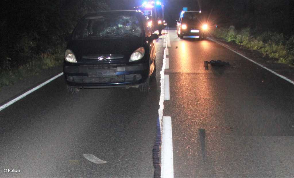W niedzielę w nocy w Chełmku doszło do wypadku drogowego. Samochód potrącił 41-letnią mieszkankę powiatu chrzanowskiego.
