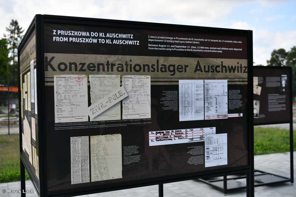 W 78. rocznicę wybuchu powstania zbrojnego w stolicy Polski muzeum Auschwitz przygotowało plenerową wystawę o ludności powstańczej Warszawy w obozie.