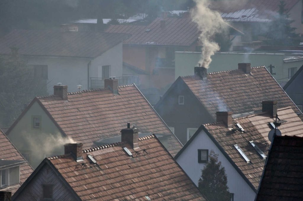 Dzisiaj do północy obowiązuje 2. stopień zagrożenia zanieczyszczeniem powietrza dla powiatu oświęcimskiego.