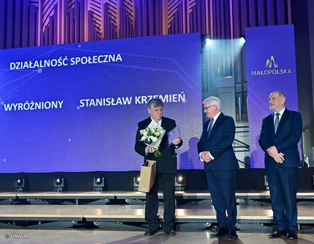Kapituła nagrody Amicus Hominem wyróżniła Stanisława Krzemienia z Włosiennicy i Ochotniczą Straż Pożarną (OSP) w Kętach.
