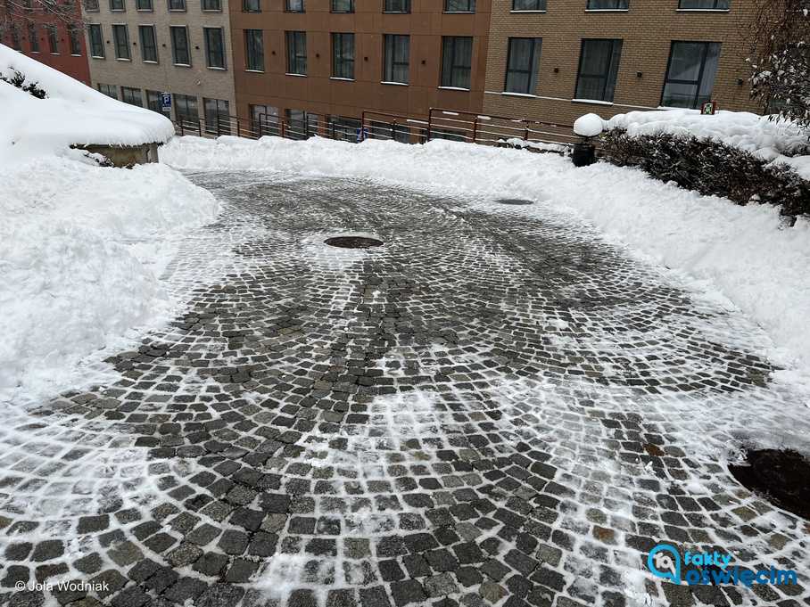 Co roku samorządy zapewniają, że są gotowe do zimy. Po ataku tejże okazuje się, że przygotowanie przygotowaniem, a życie pisze kolejne scenariusze.