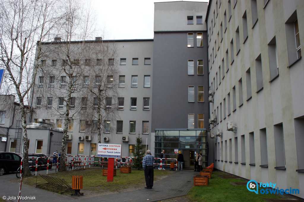 Dyrekcja Szpitala Powiatowego w Oświęcimiu przywraca możliwość odwiedzania pacjentów, choć pod pewnymi warunkami.