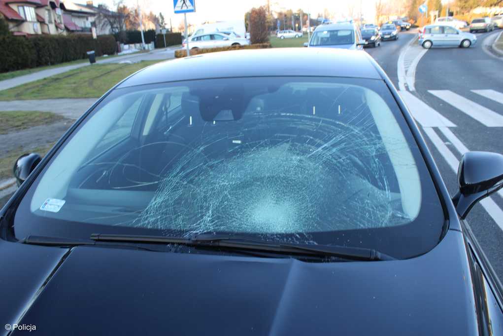 Kryminalni z Komendy Powiatowej Policji (KPP) w Oświęcimiu szukają świadków wypadku drogowego, do którego doszło 30 grudnia około godziny 14.30.