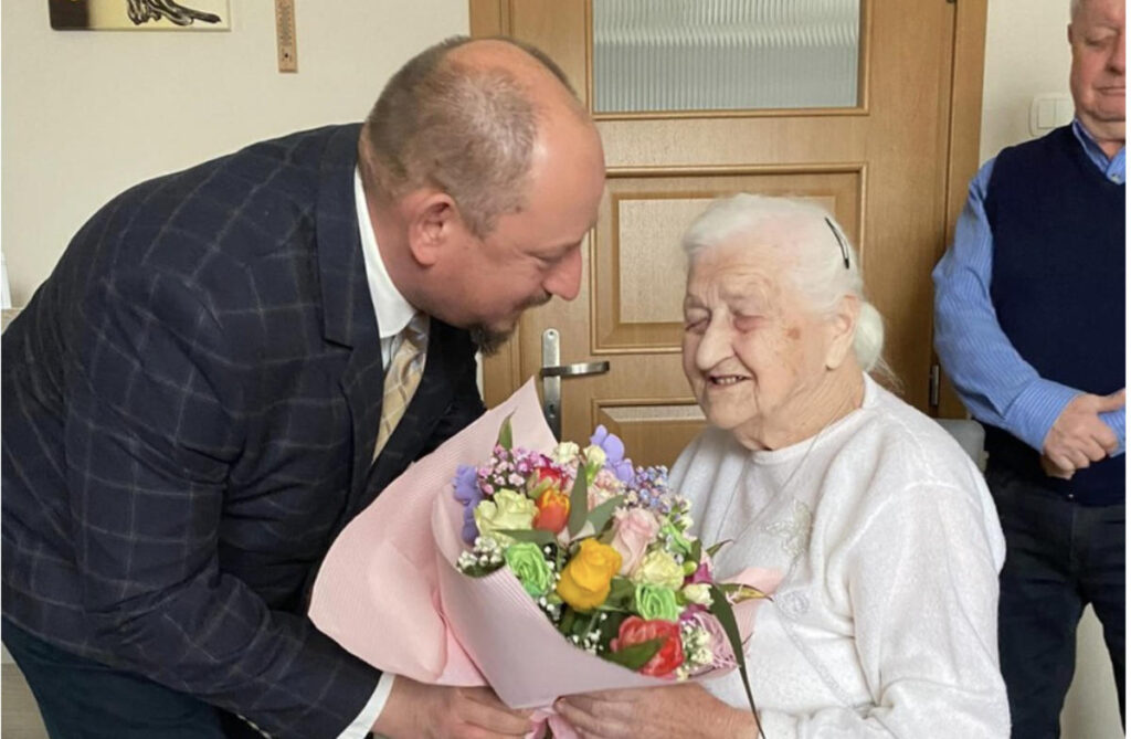 Stefania Królicka z Kęt obchodziła swoje setne urodziny, stając się jedną z najstarszych mieszkanek gminy Kęty. 