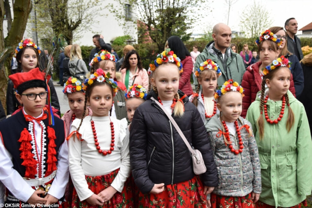 Miłośnicy narodowej i ludowej tradycji spotkali się w trzeci dzień maja w Grojcu na obchodach Święta Stroju. 