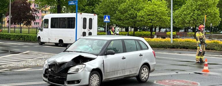 Zderzenie na newralgicznym skrzyżowaniu – FOTO