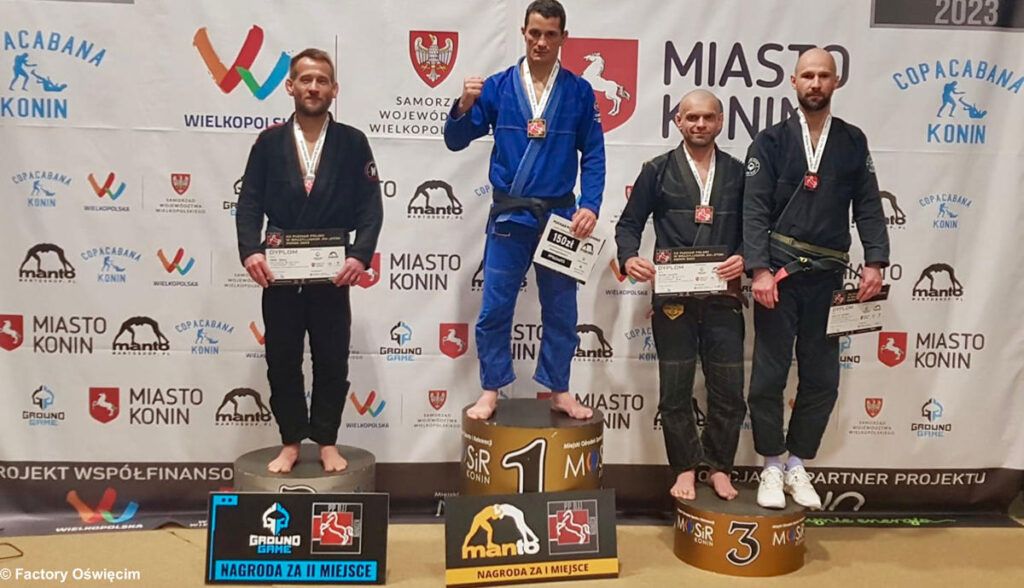 Z zawodów Pucharu Polski w Brazylijskim Jiu-Jitsu reprezentacja Factory Oświęcim przywiozła złoty, srebrny i brązowy medal.