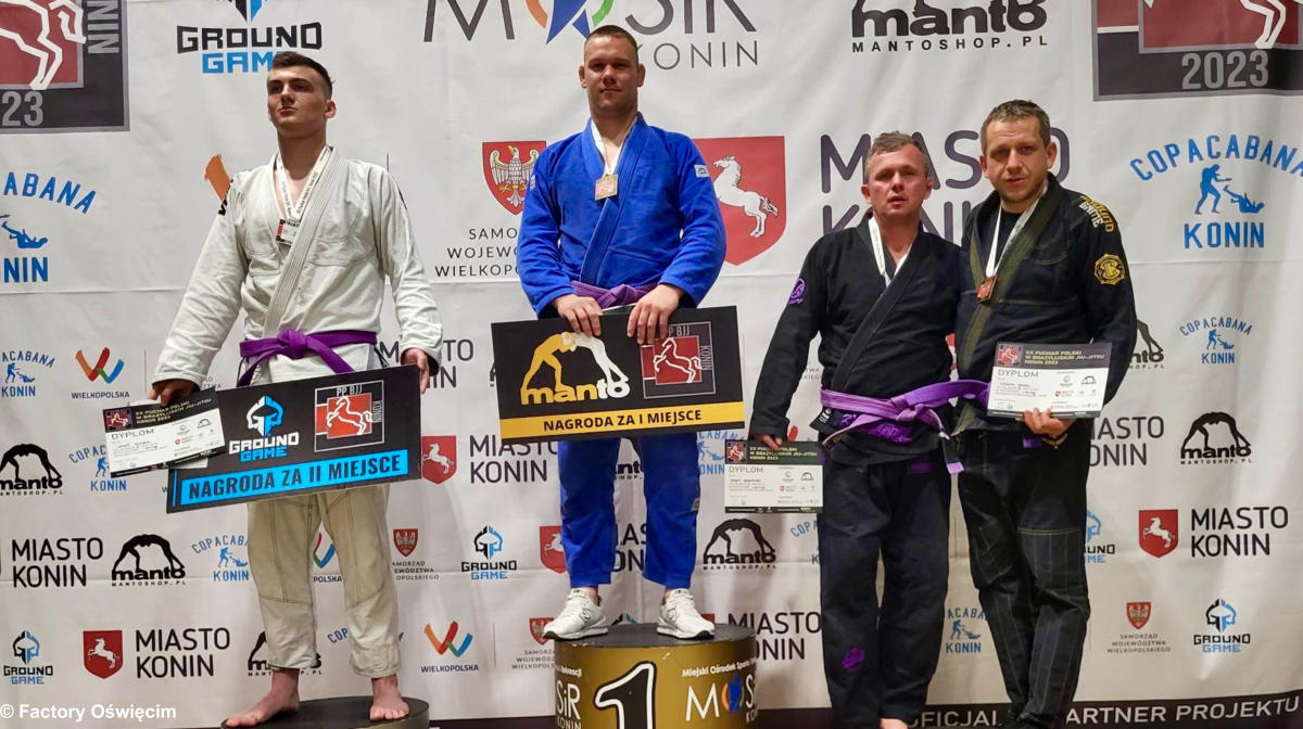 Z zawodów Pucharu Polski w Brazylijskim Jiu-Jitsu reprezentacja Factory Oświęcim przywiozła złoty, srebrny i brązowy medal.