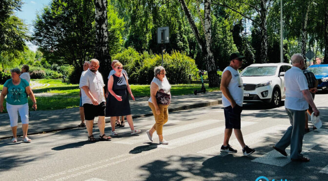 Mieszkańcy osiedla Pileckiego, miesiąc po otwarciu nowego centrum odwiedzających muzeum Auschwitz, wyszli na ulicę, by protestować.