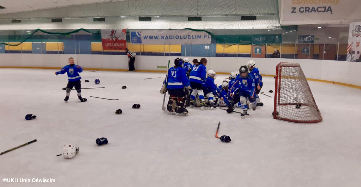 Młodzi hokeiści UKH Unii Oświęcim z dumą reprezentowali swoje miasto i klub podczas kwalifikacji do ogólnokrajowego turnieju "Czerkawski Cup".