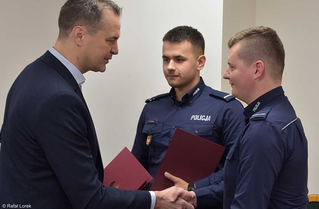 Podziękowania starosty dla policjantów