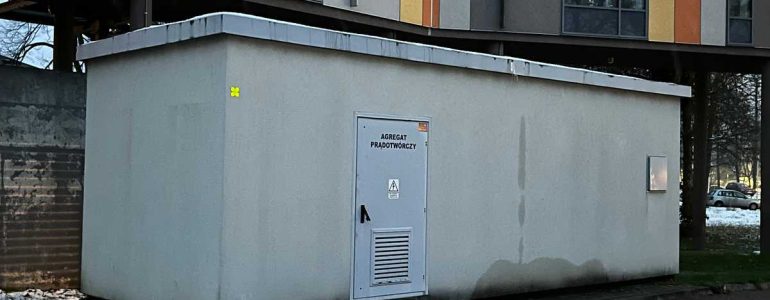 Szpital po pożarze stacji trafo zabezpieczają agregaty prądotwórcze – FILM