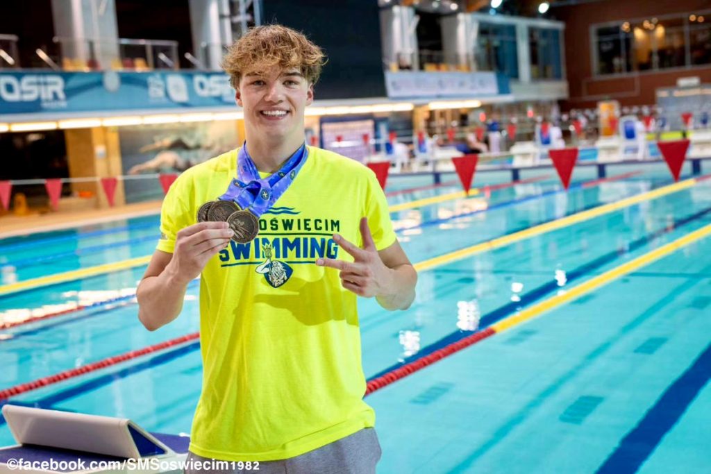 Pływacy oświęcimskiej UKP Unii podczas mistrzostw Polski 17/18-latków w Olsztynie wywalczyli trzy złote i jeden srebrny medal.