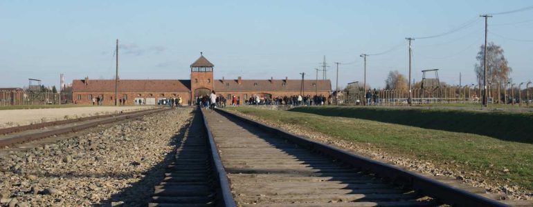 Muzeum Auschwitz o słowach Pietrzaka: Moralne i intelektualne zepsucie