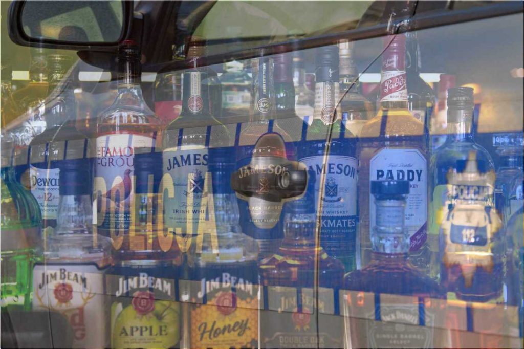 Collage - alkohol, policja