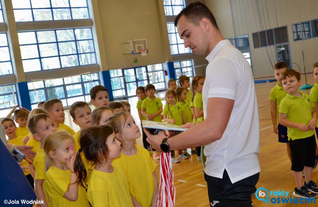 W oświęcimskiej Ósemce przedszkolaki próbowali sił podczas mini olimpiady „Każdy może zostać sportowcem”.