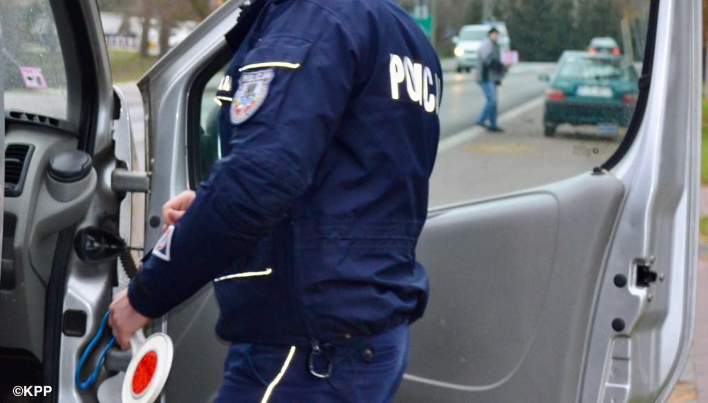 Policjanci z oświęcimskiej drogówki zatrzymali poszukiwaną 44-letnią mieszkankę Kęt. Okazało się, że szuka jej sąd w Tychach.