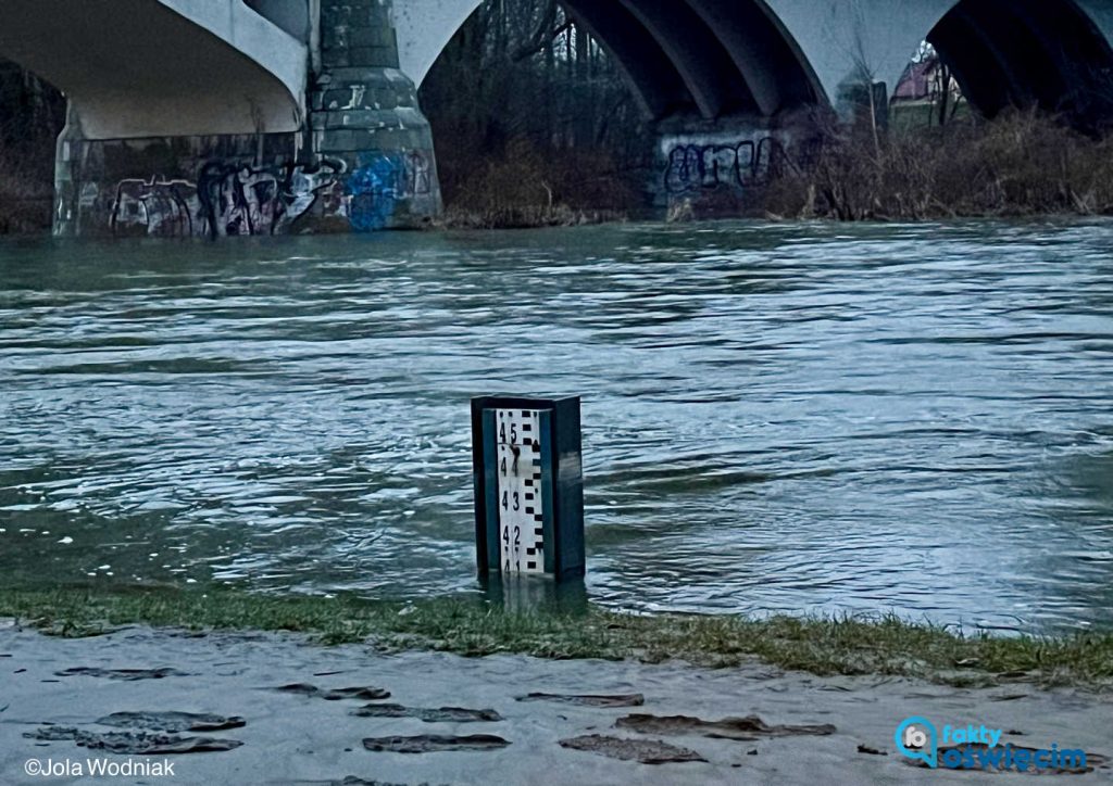 Stan wody w Sole rośnie. Prezydent Oświęcimia wprowadził w mieście pogotowie powodziowe. Służby na bieżąco monitorują sytuację.