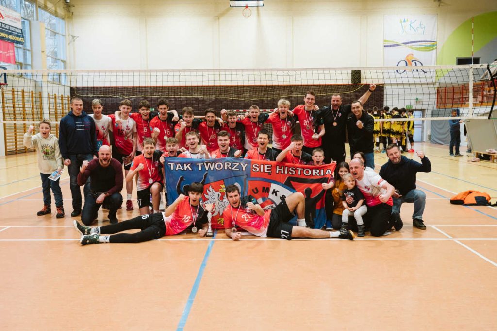 Dziś juniorzy Kęczanina Kęty rozegrają drugi mecz ćwierćfinałowego turnieju młodzieżowych mistrzostw Polski w Rzeszowie.