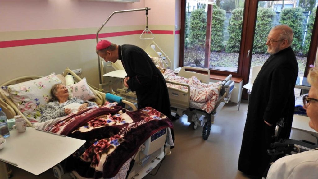 W Światowy Dzień Chorego, biskup Roman Pindel odwiedził pacjentów hospicjum „Pomnik - Hospicjum Miastu Oświęcim”.