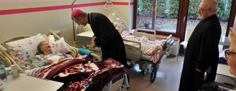 Biskup Pindel z wizytą w hospicjum – FOTO