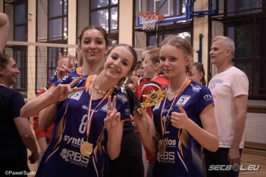UKS Setbol wygrał rozgrywki Oświęcimskiej Ligi Siatkówki (OLS). W wielkim finale dziewczęta z Oświęcimia pokonały ekipę Kęczanina Kęty.
