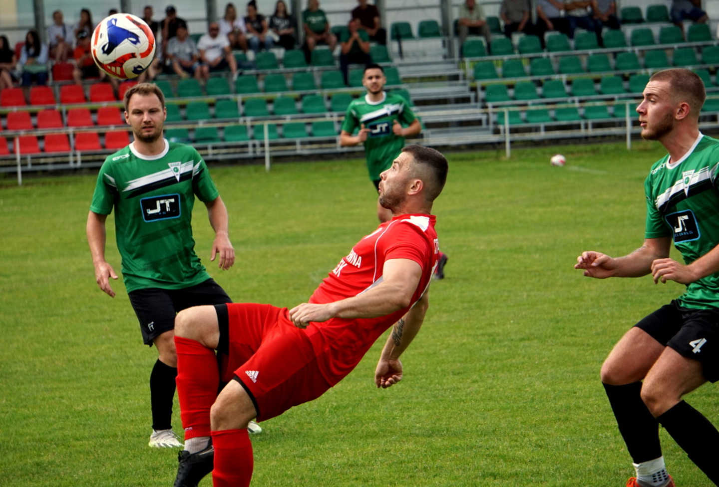 W ostatnim meczu w Polance Wielkiej miejscowy Strumień przegrał z Iskrą Brzezinka 0:3.