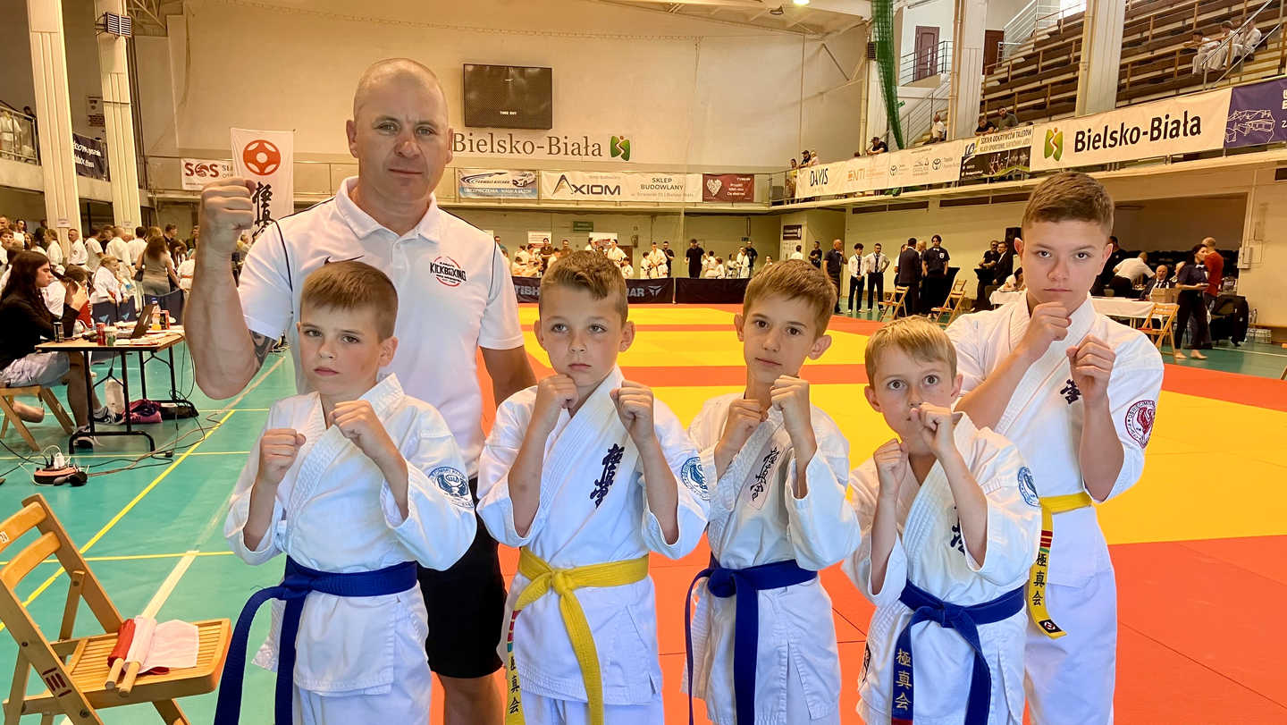Oświęcimscy karatecy wywalczyli w Bielsku-Białej jeden złoty i dwa srebrne medale.