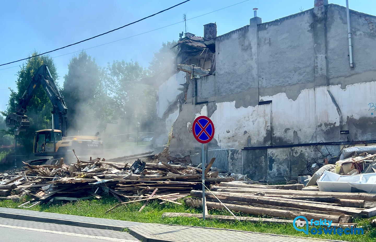 W poniedziałek w Oświęcimia rozpoczęła się rozbiórka kamienicy, której część zawaliła się przed miesiącem