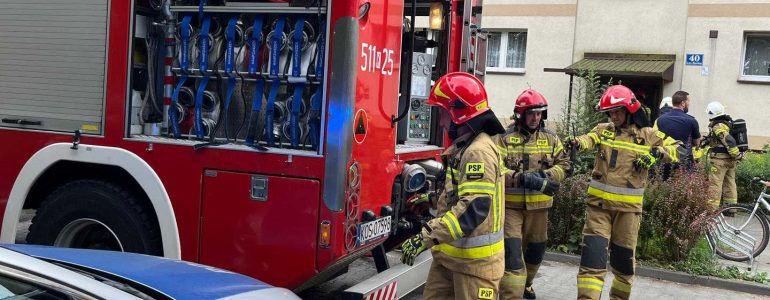 Pożar w bloku przy głównej arterii miasta – FILM, FOTO