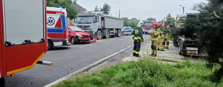 Wypadek w Zasolu. Droga wojewódzka zablokowana – AKTUALIZACJA