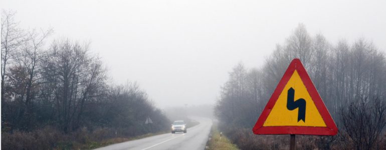 Mgła w powiecie oświęcimskim. Widoczność poniżej 200 metrów