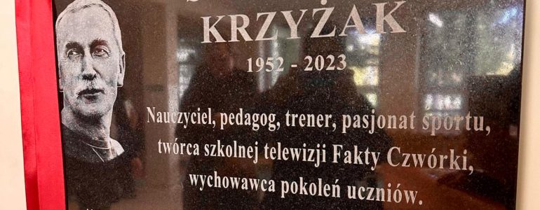 Wzruszający hołd dla pedagoga. Tablica pamięci Stanisława Krzyżaka