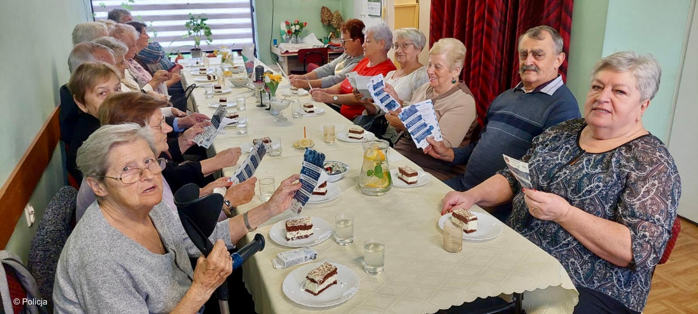 Seniorzy z Oświęcimia uczą się, jak uniknąć oszustw i wyłudzeń