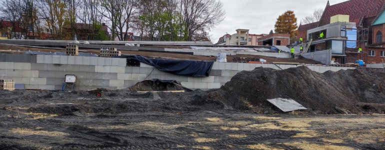 Parking i przestrzeń spotkań na bulwarach jednak nie w tym roku