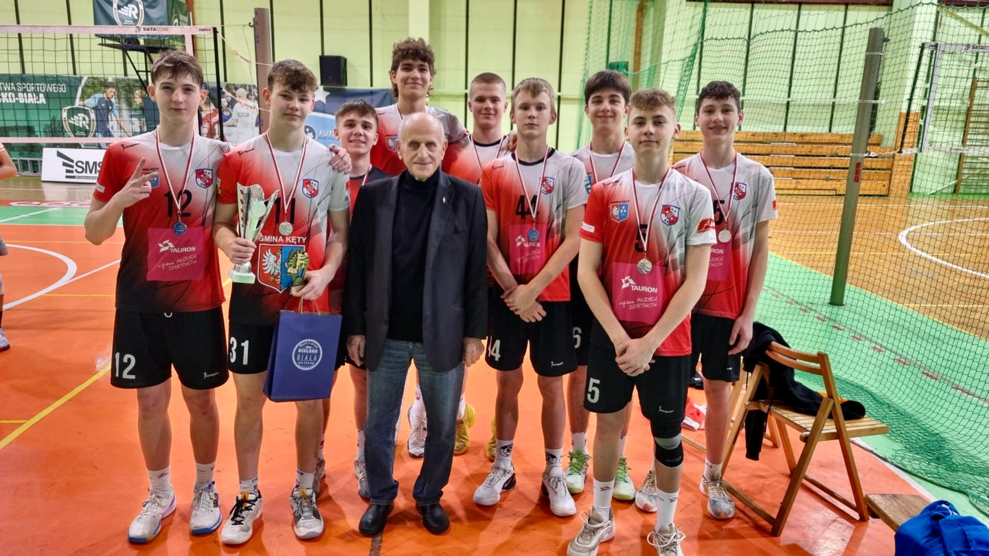 Juniorzy młodsi (kadeci) Kęczanina z bardzo dobrej strony pokazali się podczas XXII edycji turnieju Bielsko-Biała Cup w siatkówce.