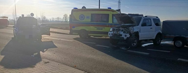 Zderzenie dwóch osobówek. Trakt z Oświęcimia do Kęt zablokowany – FOTO