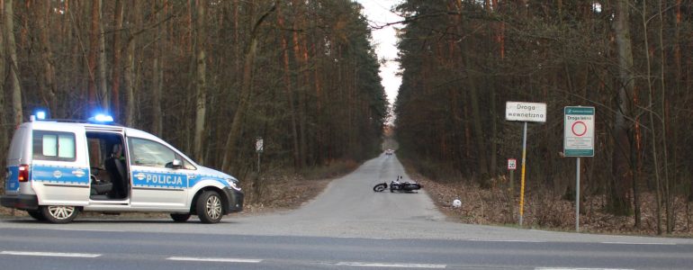 Policja szuka kierującej srebrną hondą po zderzeniu z motocyklem