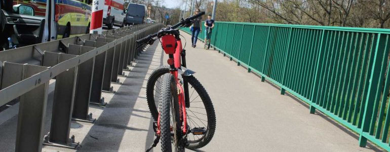 Zderzenie na ścieżce dla rowerów. Nastoletni sprawca uciekł