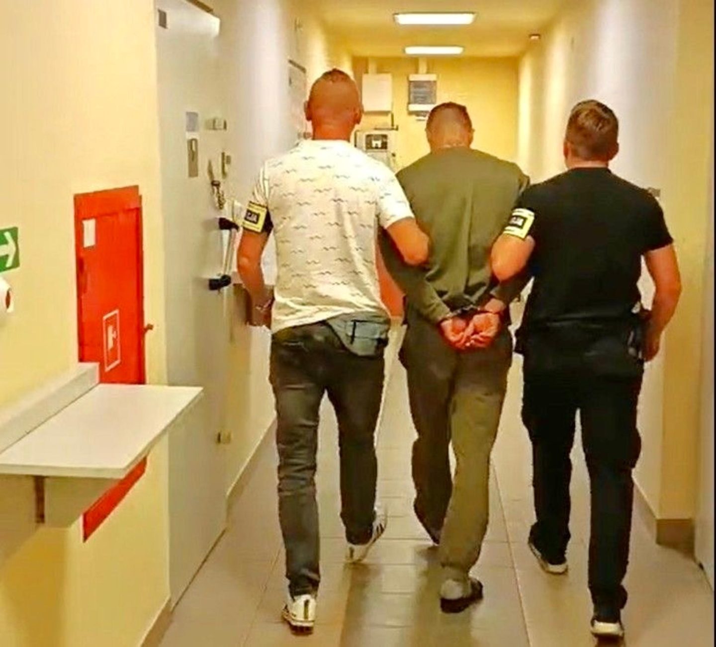 Policjanci zatrzymali sześciu poszukiwanych oraz cudzoziemca, wobec którego wszczęto procedurę wydalenia z Polski.